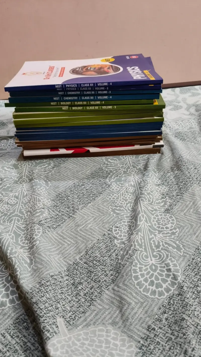 Buy Second Hand Neet preparation private classes book in Gandhinagar - Bookaao