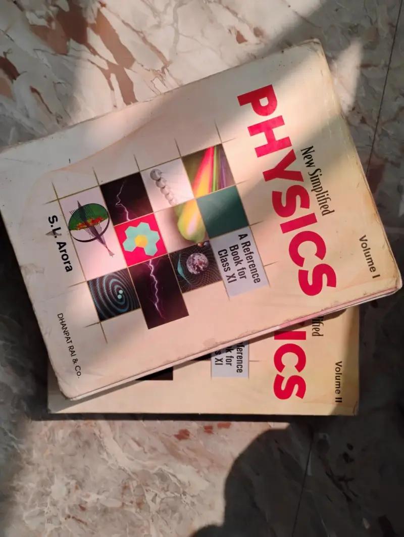 Buy Second Hand Physics book  vol 1 and 2 in Noida - Bookaao