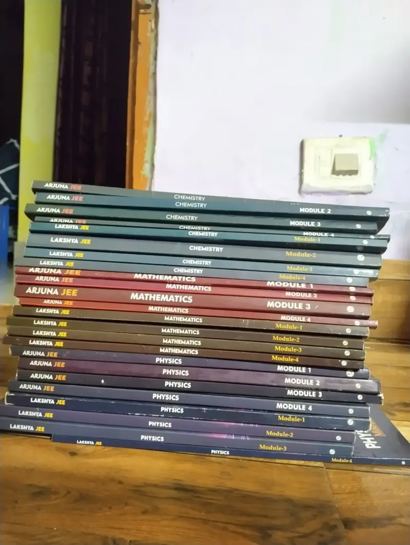 Buy Second Hand PW Arujuna and Lakshya Jee combo in Guwahati - Bookaao