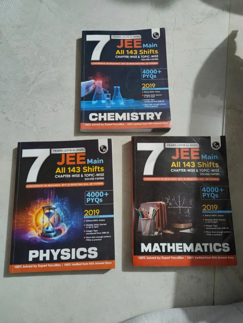 Buy Second Hand PW Jee main 6 year pyqs 2025 edition in Bengaluru - Bookaao