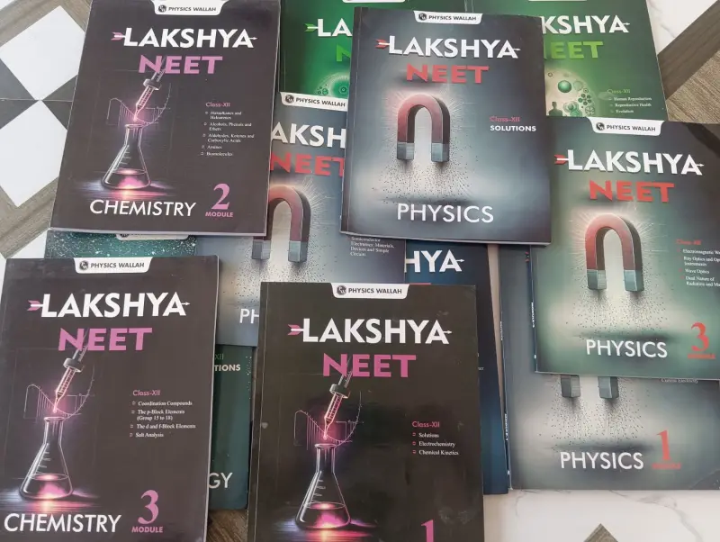 Buy Second Hand PW LAKSHAYA NEET batch 2025 modules  class 12th in Jammu - Bookaao