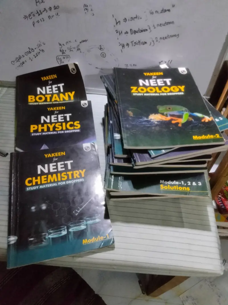 Buy Second Hand PW YAKEEN NEET ALL MODULES WITH SOLUTIONS in Mohammadi kheri - Bookaao